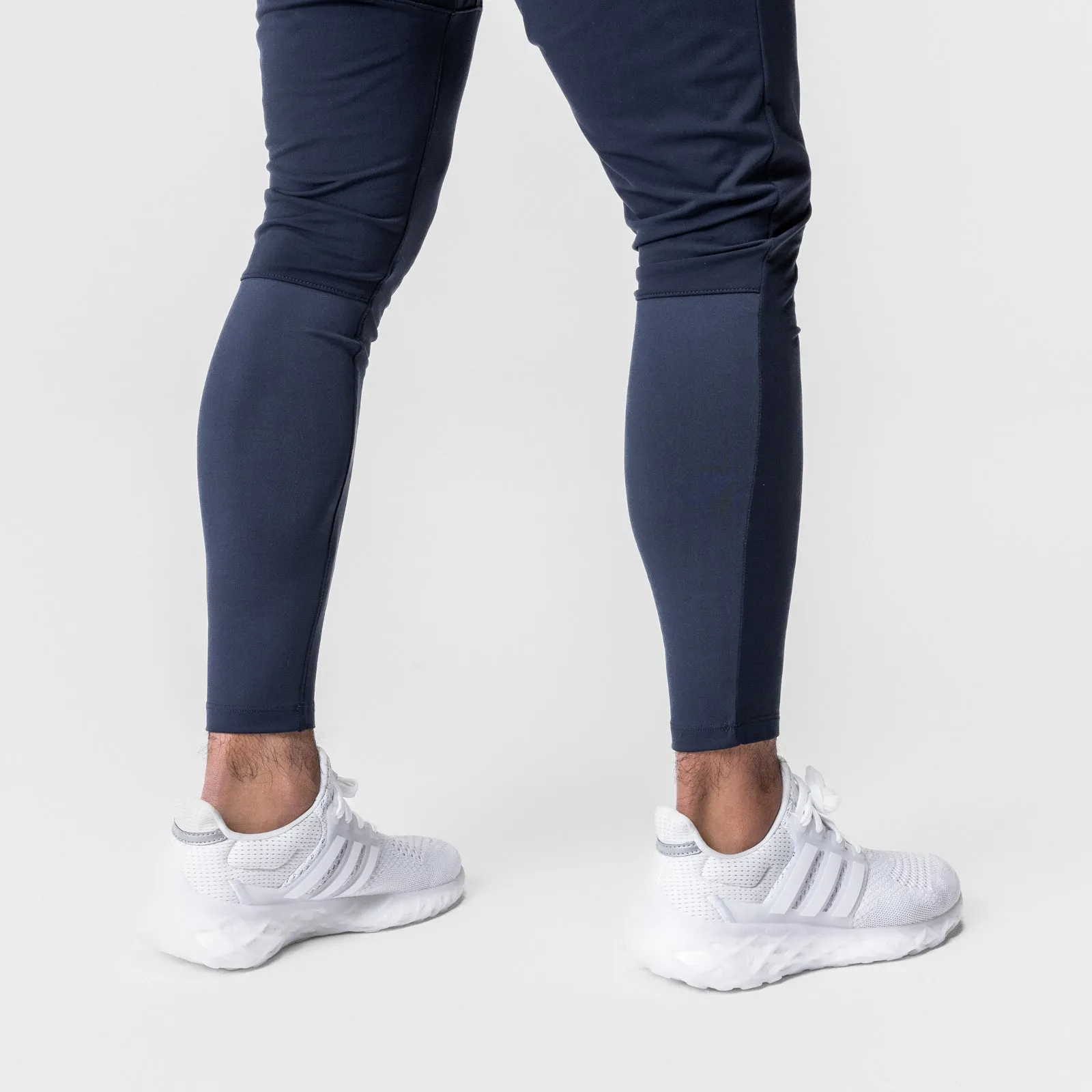 0694. Thermal Hybrid Jogger - Navy