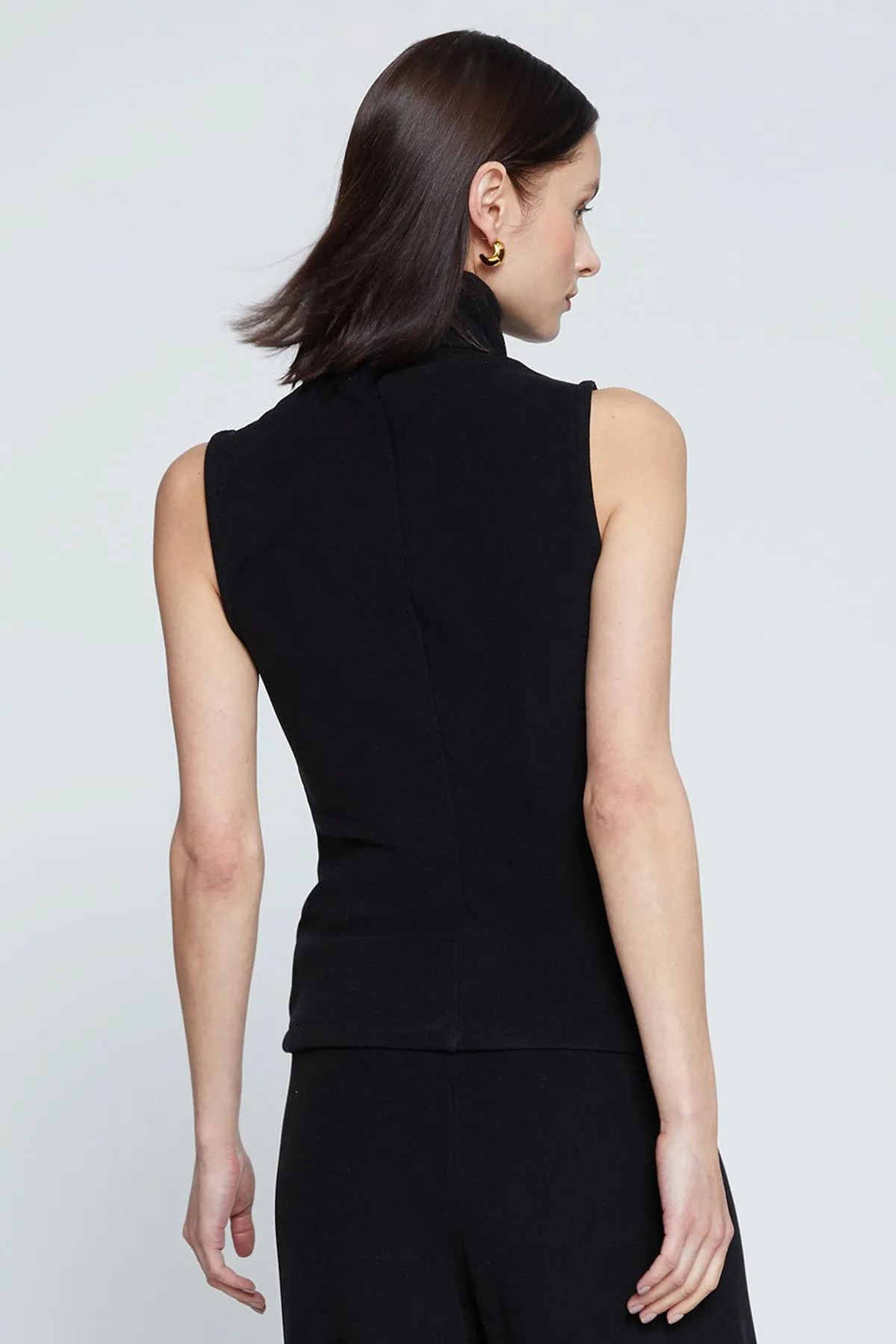 Stateside Honeyluxe Flat Back Rib Sleeveless Turtleneck in Black